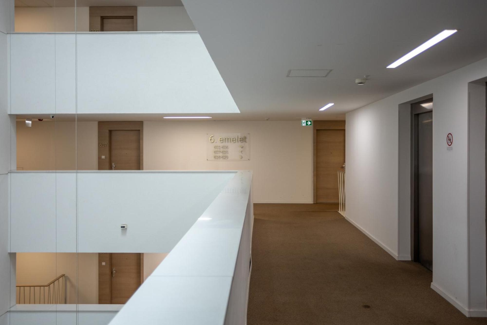 Atrium Residences With Balcony And Ac * Budapest