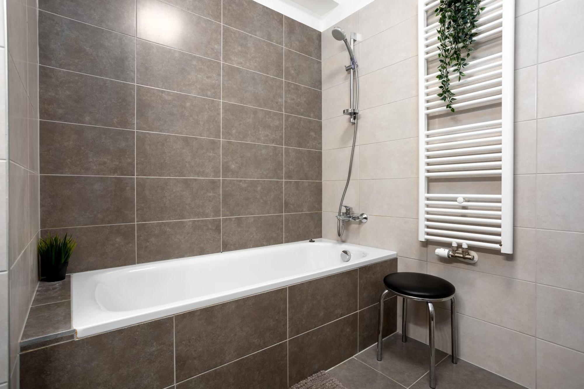 Atrium Residences With Balcony And Ac * Budapest