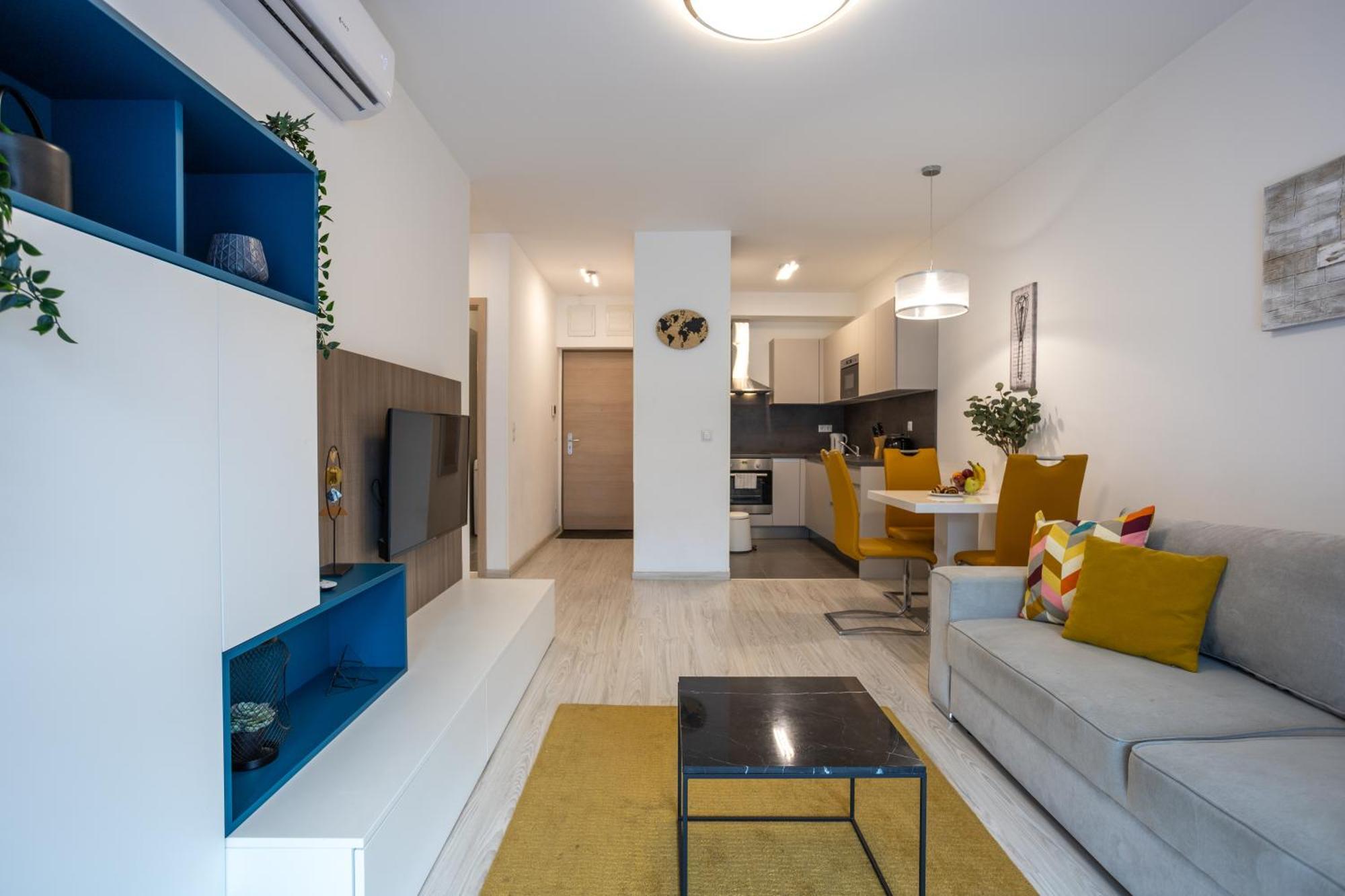Atrium Residences With Balcony And Ac *