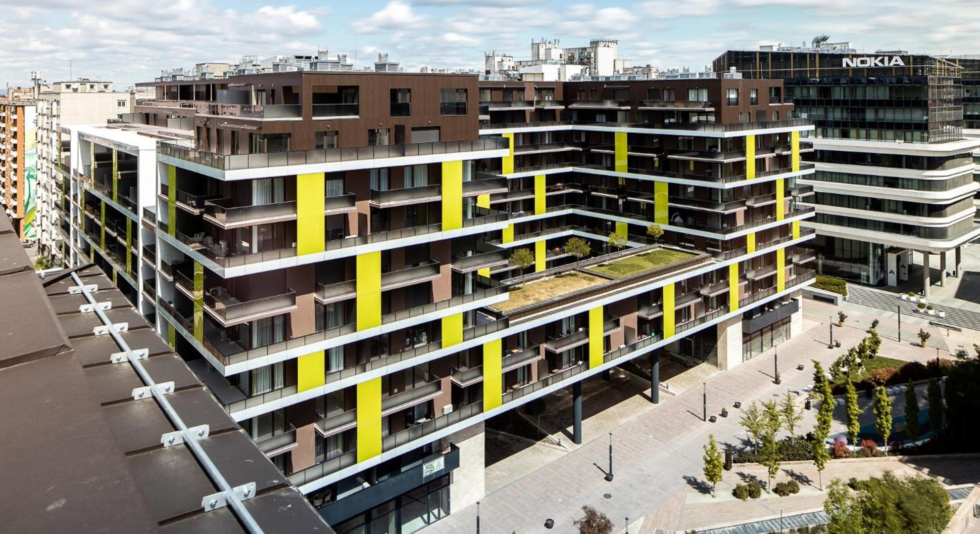Atrium Residences With Balcony And Ac Lejlighed